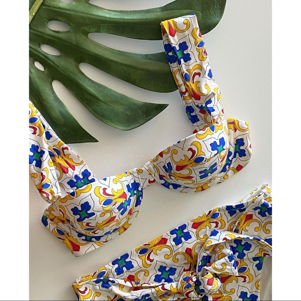 Weworewhat Riviera Bikini Set (M Top, XS Bottom)